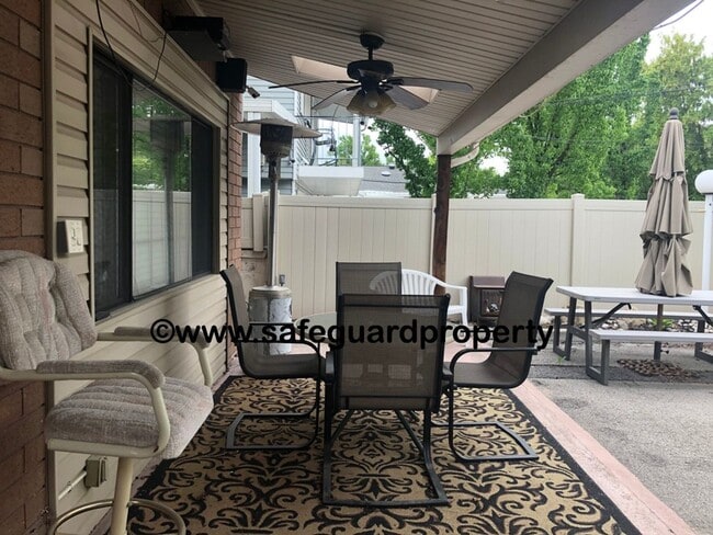 Building Photo - Charming Fully Furnished Bungalow in Millcreek