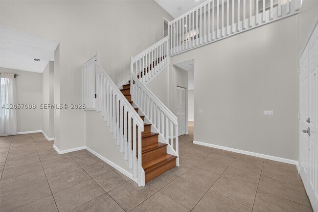 Building Photo - 498 Cambridge Ln