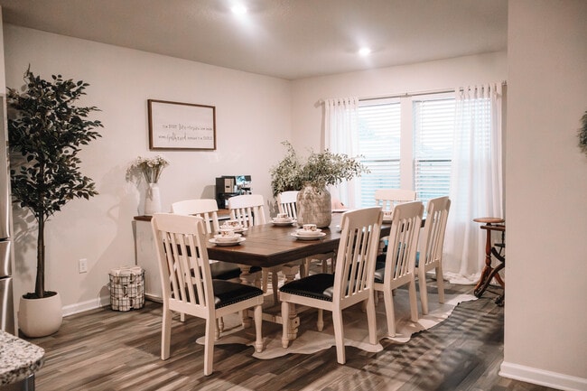 Building Photo - 228 Lockwood Way E