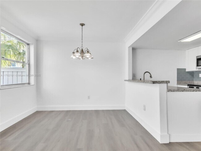 Building Photo - 4550 SW 68th Ct Cir