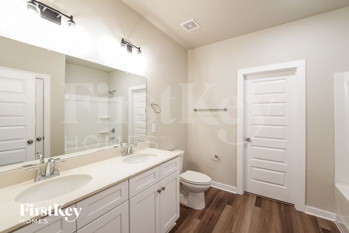 Building Photo - 1580 Brookhaven Dr