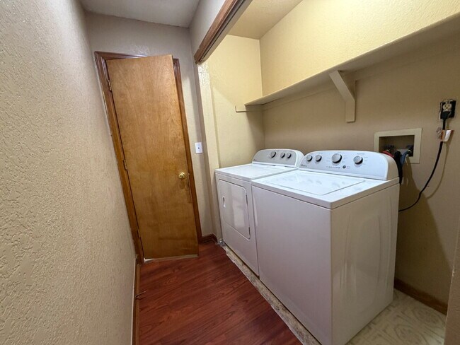 Building Photo - ~Available Now~  Beautiful Four Bedroom Home with Fireplace, Private Yard & Luxurious Primary Suite!
