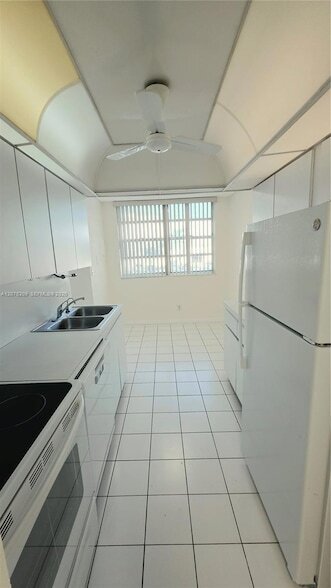 Building Photo - 1849 S Ocean Dr