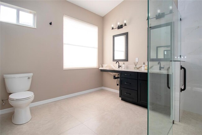 Building Photo - 275 Dahlia Ct
