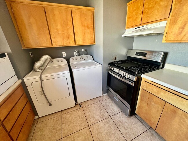Building Photo - 6001 Mariposa Ave
