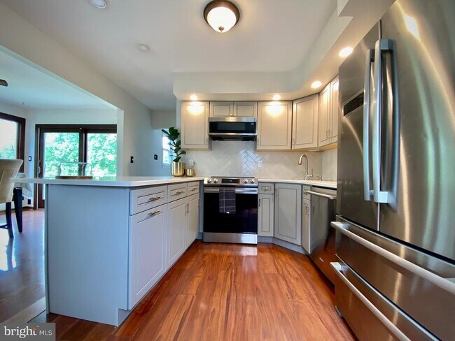 Building Photo - 99 Ivy Ave