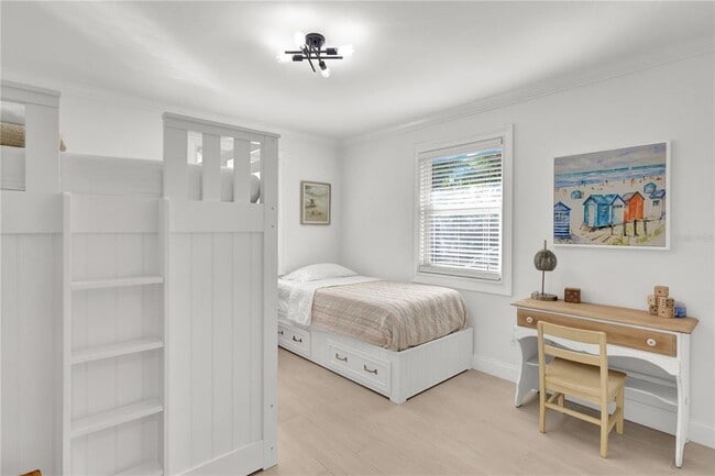 Building Photo - 1945 Anglers Cove