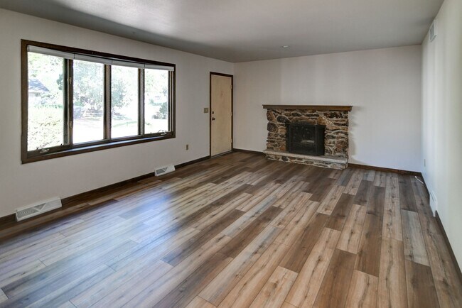 Building Photo - Katzfey-6715-6717 Century Ave