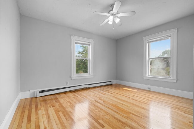 Building Photo - 106 Bismark St