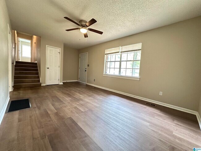 Building Photo - 1608 Azalea Dr