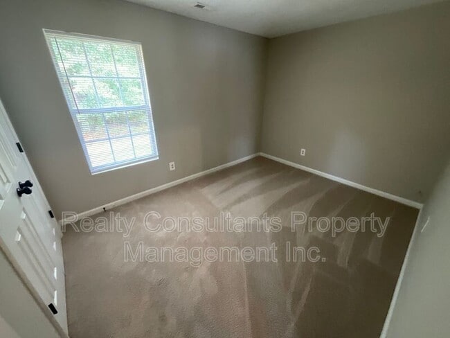 Building Photo - 2711 Ingleside Dr