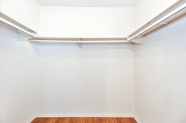 Building Photo - 10811 Richmond Ave.