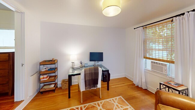 Building Photo - Downtown San Anselmo Updated 4x3 + aupair ...