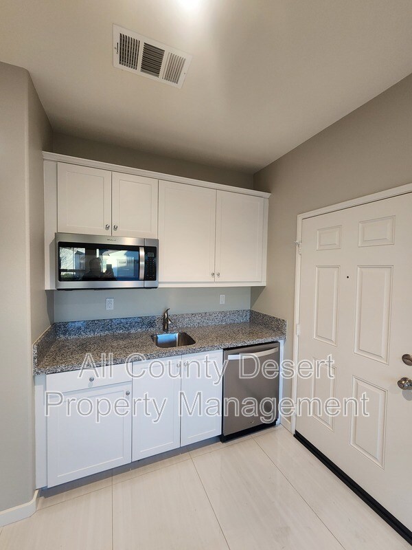 Building Photo - 44801 Beringer Dr