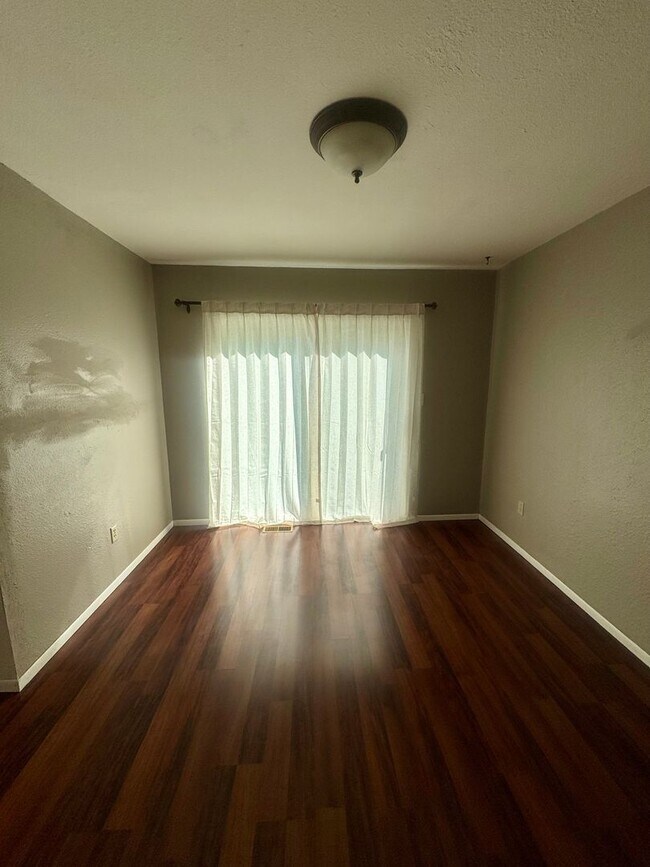 Building Photo - Manitou - CP