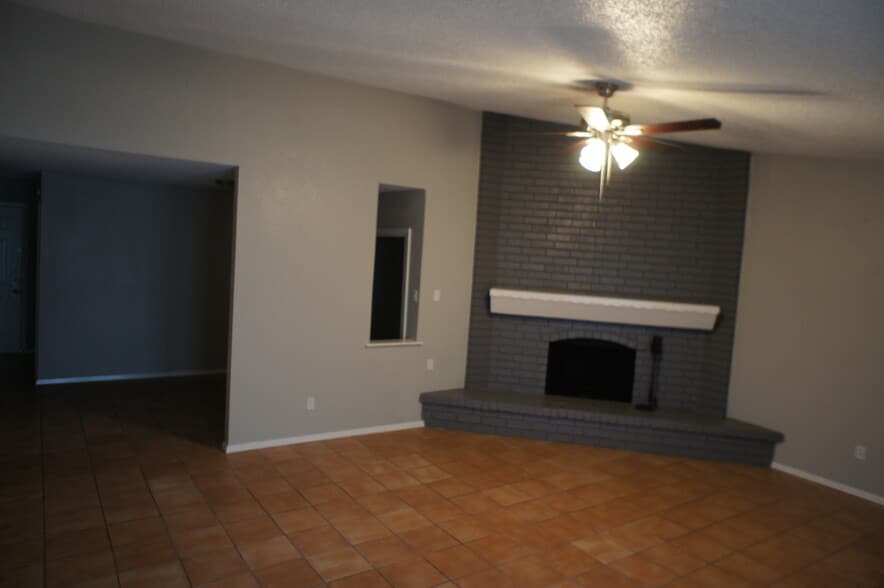 Building Photo - 17027 Ranch Country Rd