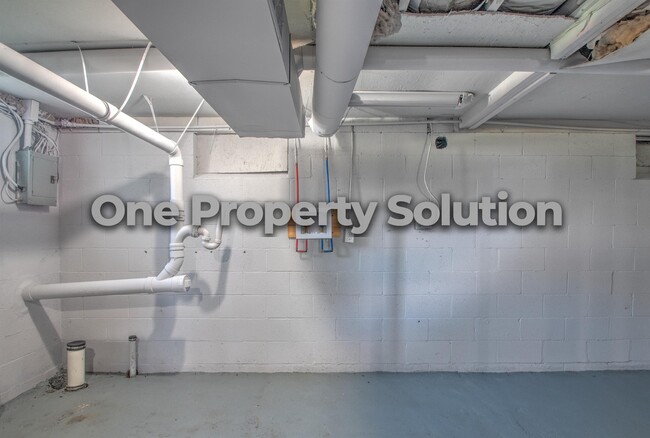Building Photo - 292 Hadley Rd