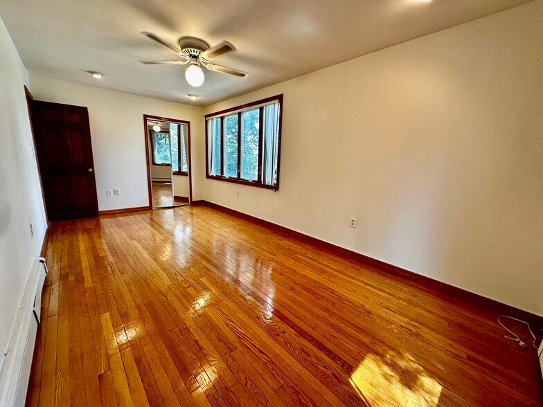 Primary BR #2 w/Walk in Clt - 1585 Bergen Blvd