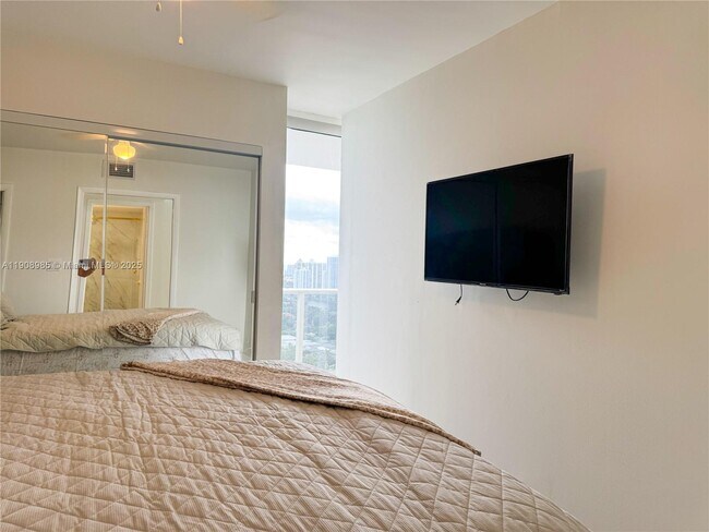 Building Photo - 3140 S Ocean Dr