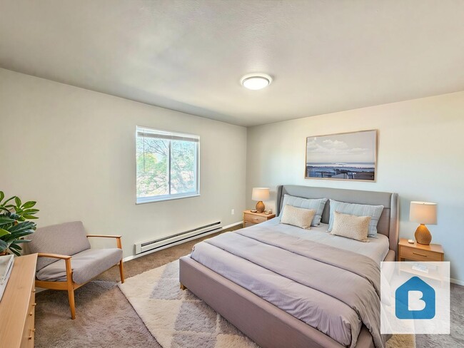 Building Photo - Two-Level 2BR with Fenced Yard & Washer/Dryer Hookups