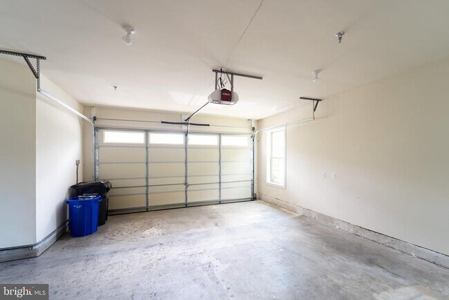 Building Photo - 10225 Hilltop Ascent Dr