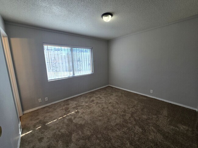 Building Photo - Lock in ($1850) off March 2026  if you move-in by Janaury 31st