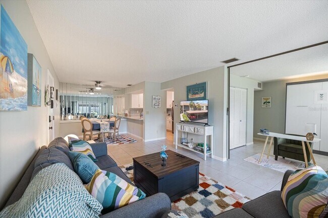 Building Photo - 634 Bird Bay Dr E