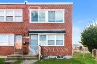 Building Photo - The living is easy in this lovely 3 bedroom