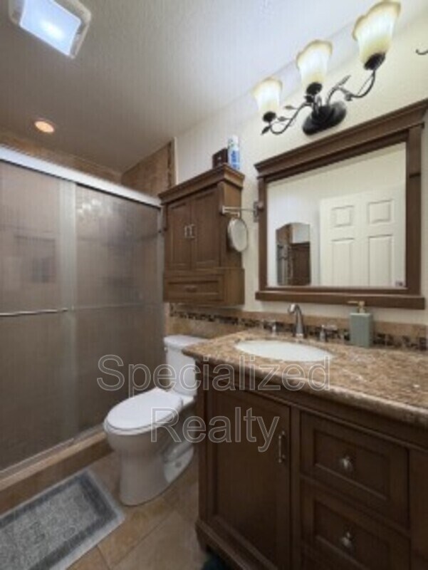 Building Photo - 1020 Davis Ave