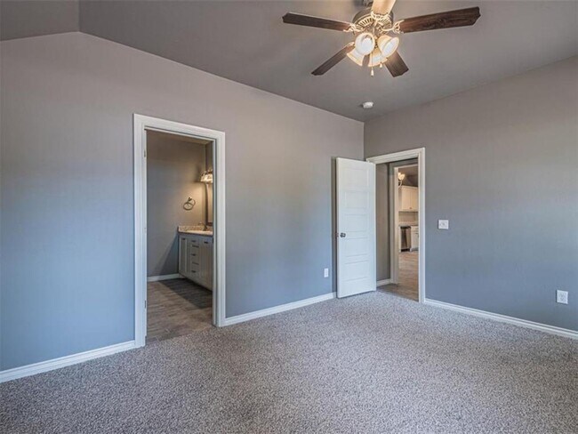 Building Photo - 409 Grove St