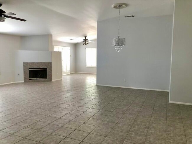 Building Photo - 78825 Zenith Way