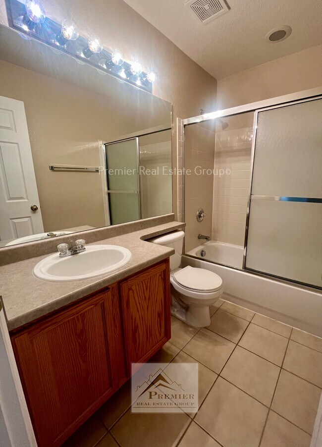Building Photo - 1622 Woodpark Dr