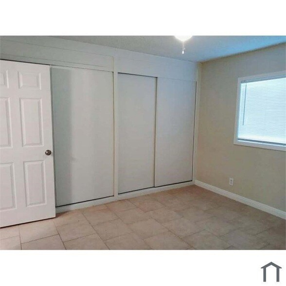 Building Photo - 811 Orchid Ct