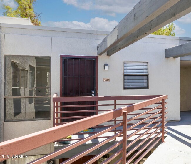 Primary Photo - 3330 W Danbury Dr