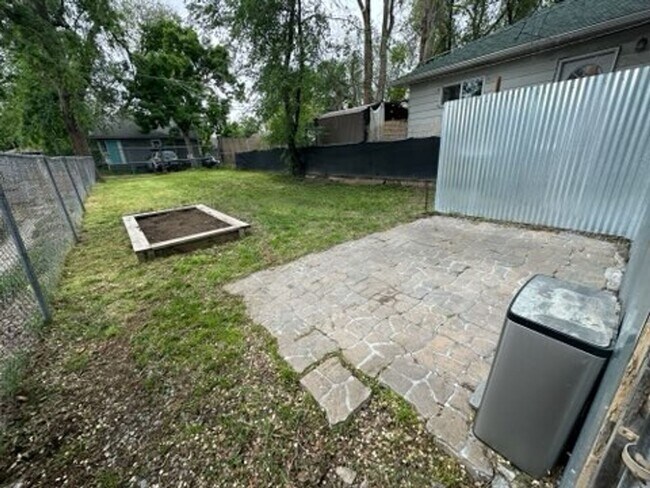 Building Photo - Liberty Park One Bedroom Single Family Home with Huge Yard
