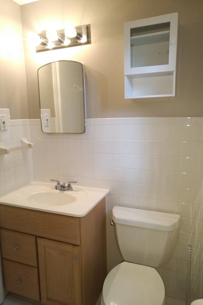 Bathroom - 712 Graefield Ct