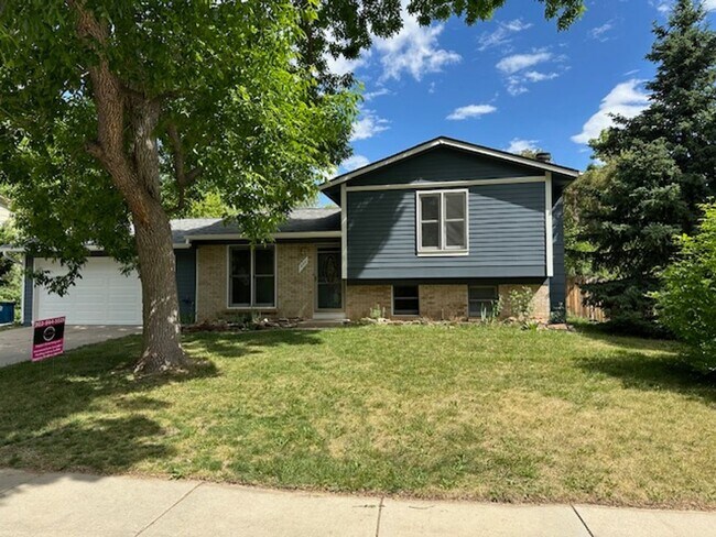 Building Photo - 377 Monarch St