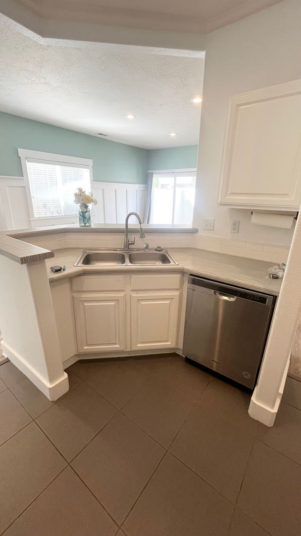 Building Photo - 3 Bedroom/2.5 Bathroom Condo in Riverton