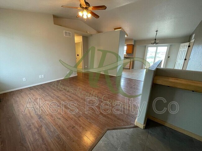 Building Photo - 965 N Cimarron Dr