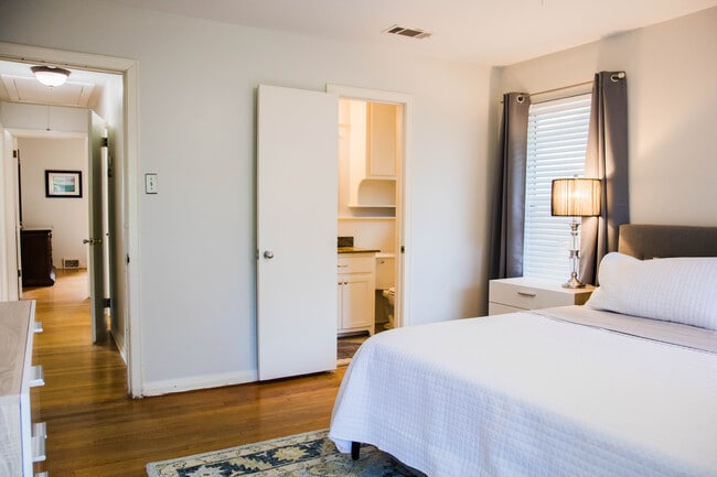 Building Photo - 10129 Solta Dr