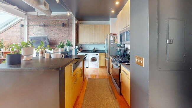 Building Photo - Stunning Penthouse Two Bedroom W/Private B...