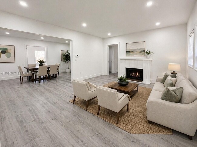 Building Photo - 736 NW 41st St