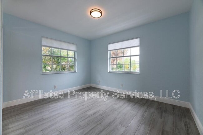 Building Photo - 5207 N Flagler Dr