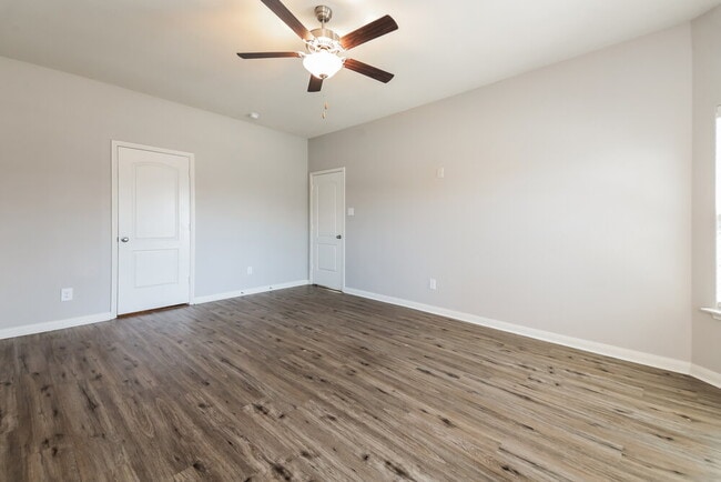 Building Photo - 2928 Parker Dr