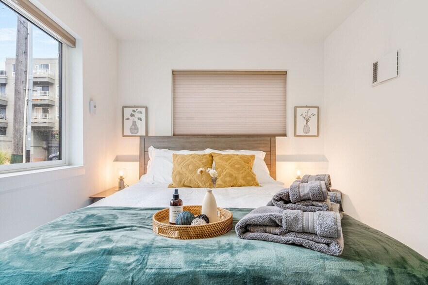 Building Photo - 724 3rd Ave N