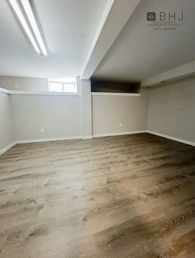 Building Photo - DOG FRIENDLY, 3 BED/ 1.5 BATH SINGLE FAMIL...