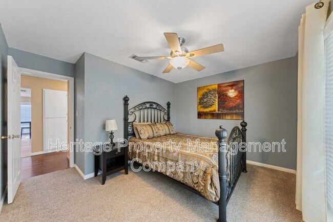 Building Photo - 1174 Mooncrest Dr
