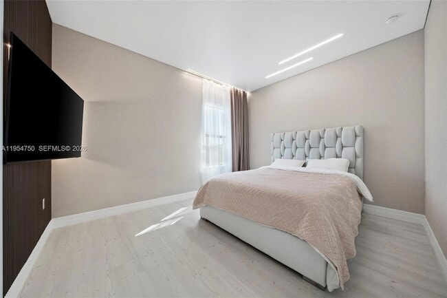 Building Photo - 4642 Pinehurst Trl W