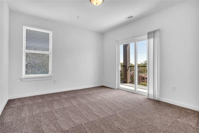 Building Photo - 525 Parkway Dr NE