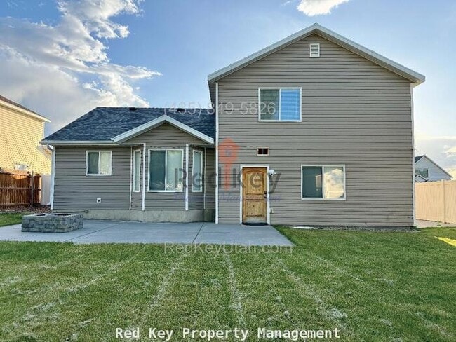 Building Photo - 970 W Single Family Home